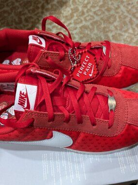 Nike Cortez Valentines Day Heart Sneaker Shoes Size 7Y / 8.5 W New Condition